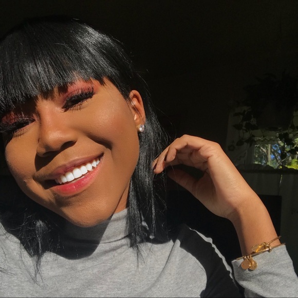 Meet your Posher, Abigail - Picture 1 of 1